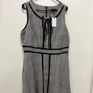 NWT houndstooth dress with black trim piping and black bow. Size 1X